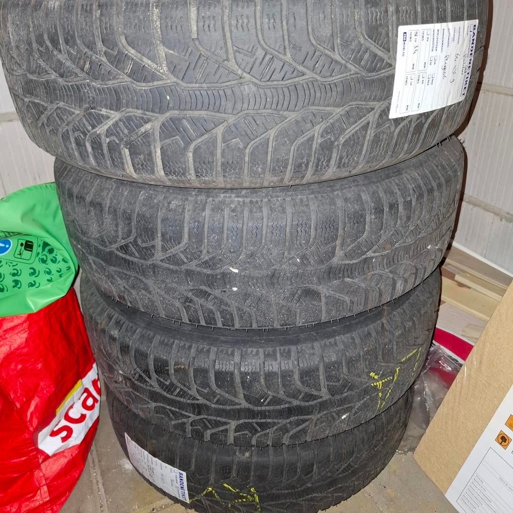 Set winterbanden peugeot 208, Auto-onderdelen, Banden en Velgen, Ophalen, 15 inch, Banden en Velgen, 185 mm