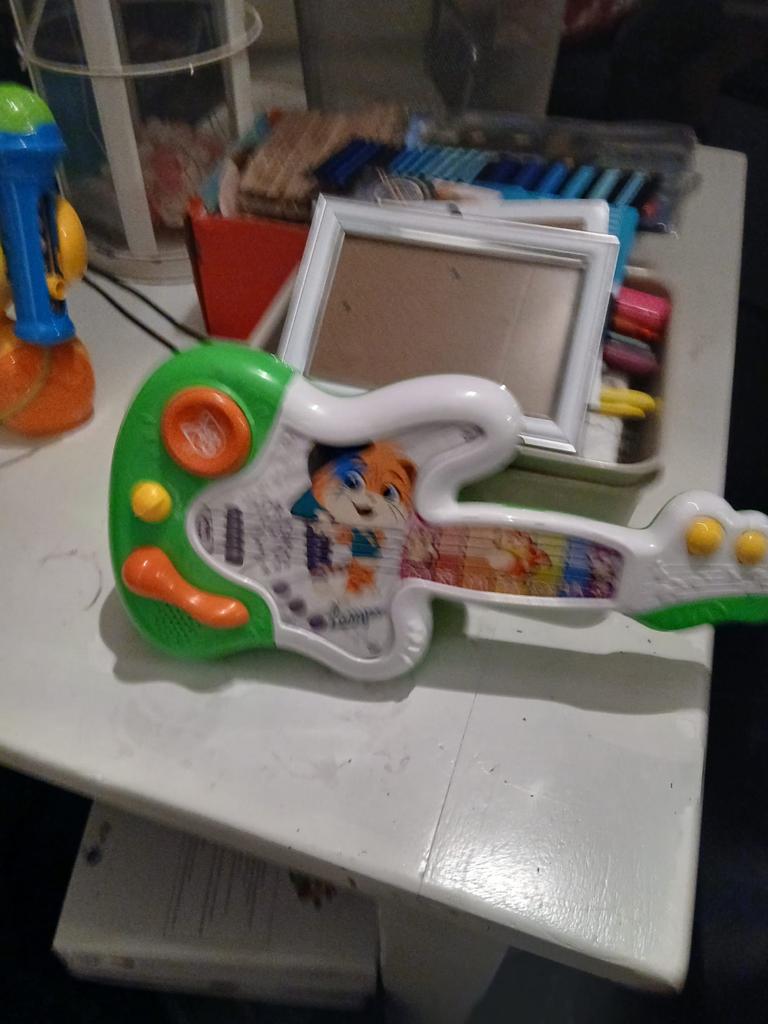 Leuke speelgoed gitaar met geluid, Ophalen of Verzenden, Gebruikt, Overige typen, Met geluid