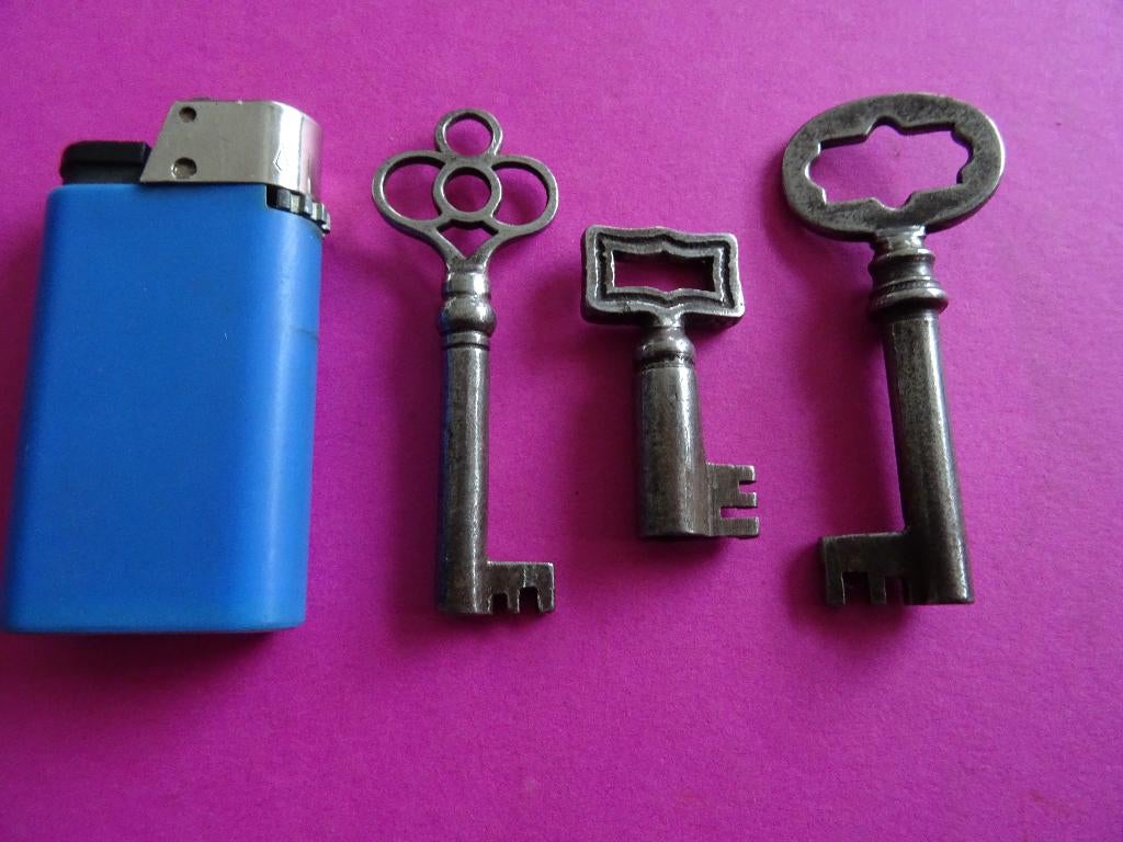 3 ANTIEKE SLEUTELTJES SLEUTELS SLEUTEL SLOT KISTJE SLOTEN, Antiek en Kunst, Curiosa en Brocante, Ophalen of Verzenden