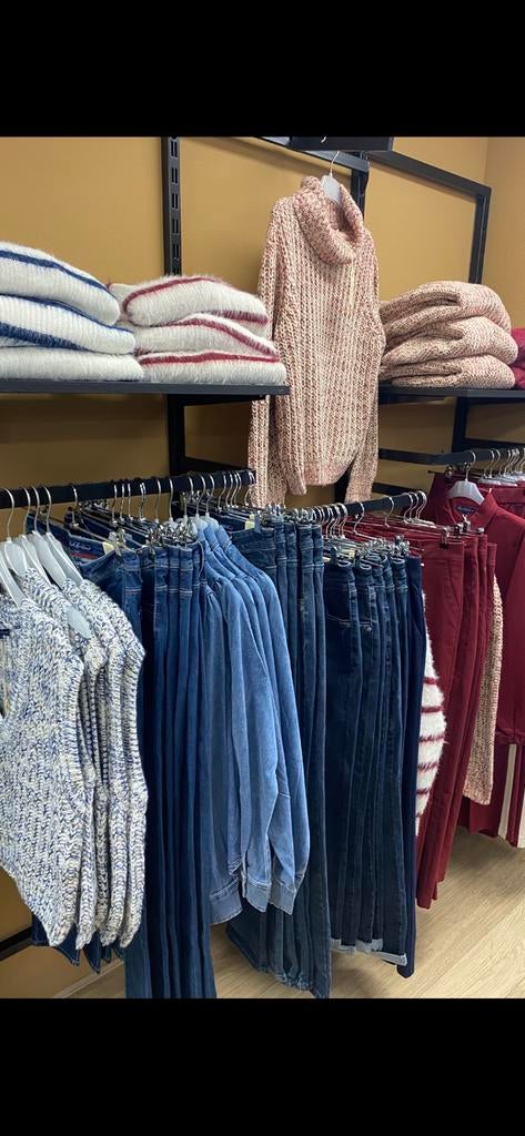 Kledingwinkel interieur, Ophalen