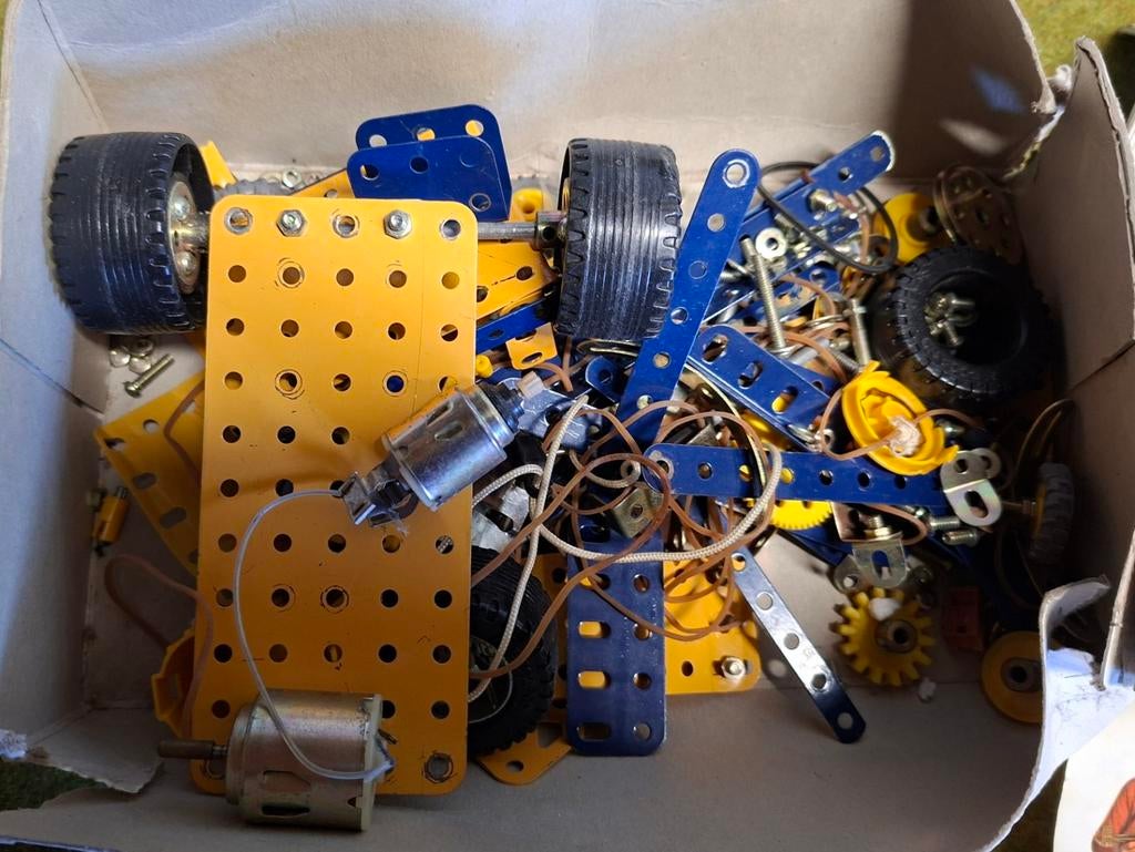 Meccano doos vol, Ophalen of Verzenden