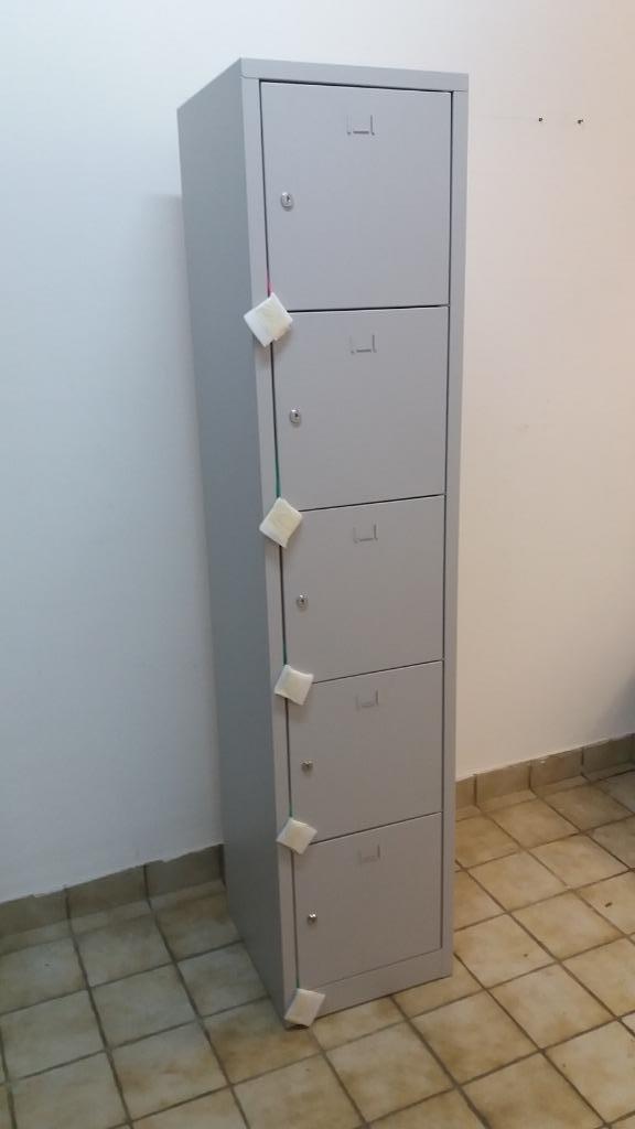 afsluitbare werkplaats vakkenkast nieuw met deukje aan de zi, Ophalen of Verzenden, Nieuw, Vakkenkast metaal kast Locker