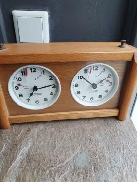 Mooie werkende jaren 60 houten schaakklok Koopman Dordrecht, Antiek en Kunst, Ophalen of Verzenden