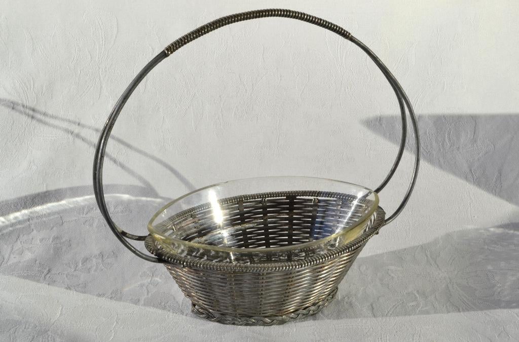 Oud metalen rieten Hengselmand + geslepen glazen binnenbakje, Mand, Ophalen of Verzenden, Ovaal, Glas
