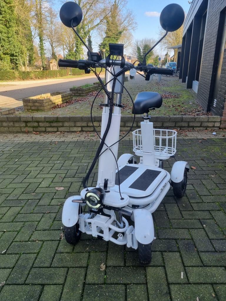 Hele mooie " jeugdige" scootmobiel, Nieuw, 26 t/m 35 km, 11 t/m 15 km/u, Ophalen