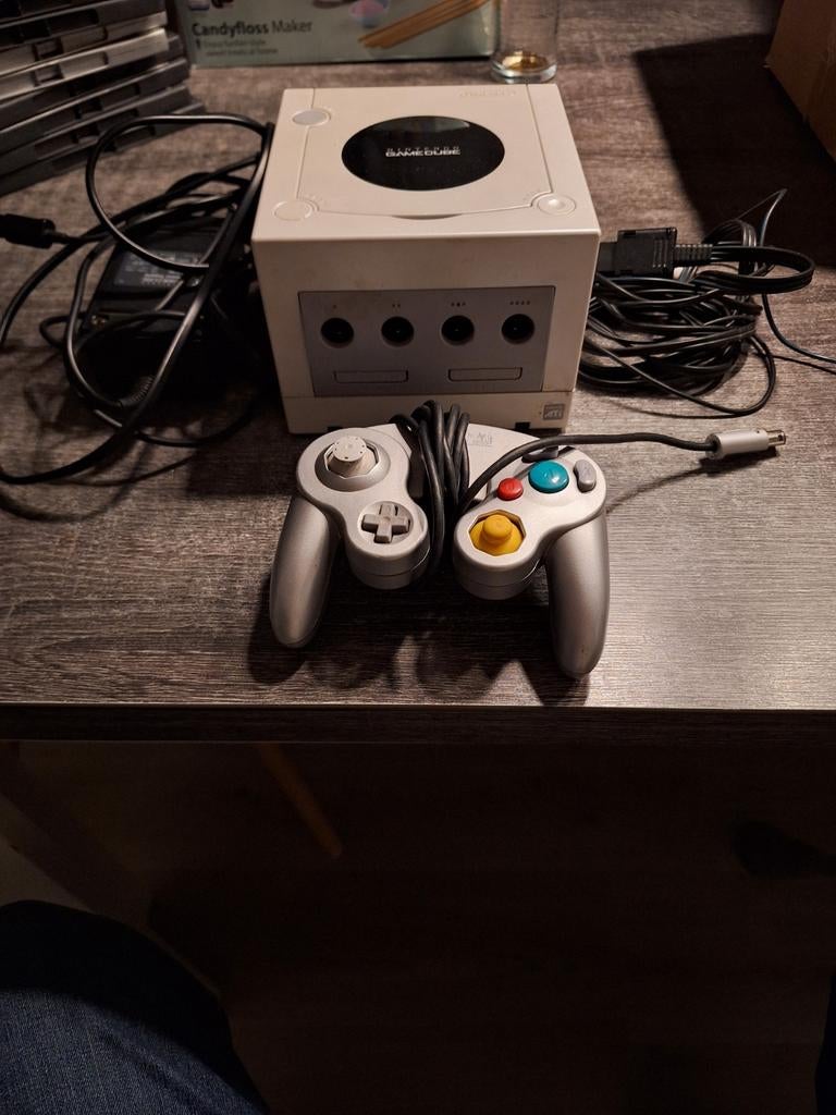 Zilverkleurige gamecube met 1 controller, Ophalen, Zo goed als nieuw, Met 1 controller