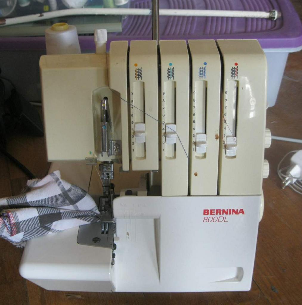 Bernina lockmachine 800dl, Hobby en Vrije tijd, Naaimachines en Toebehoren, Ophalen of Verzenden, Gebruikt, Lockmachine, Bernina