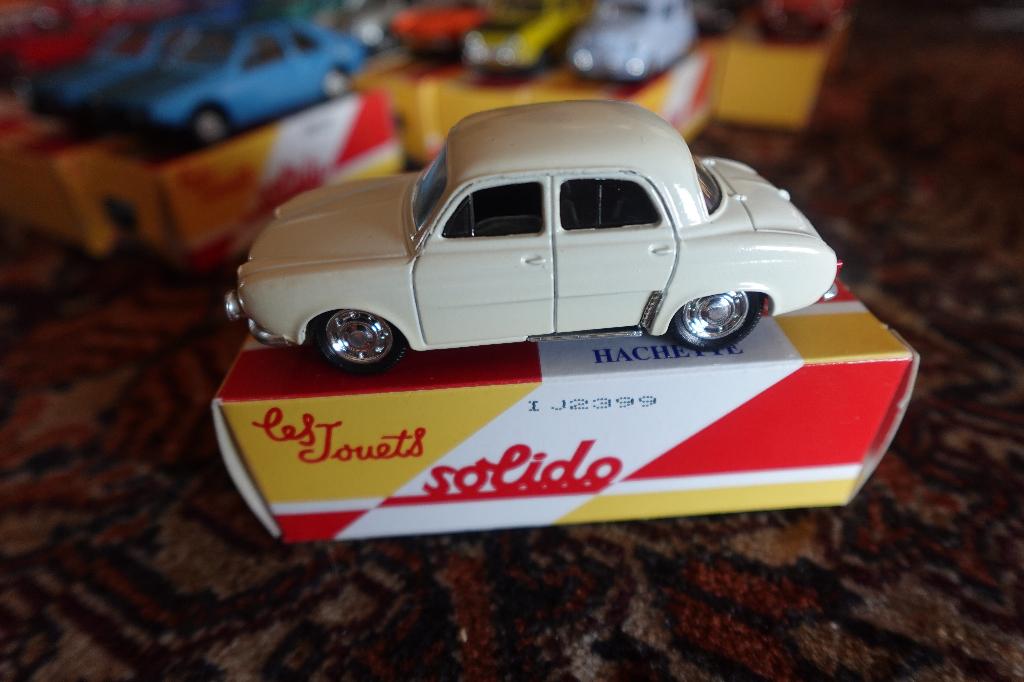 RENAULT DAUHPINE 1;43 SOLIDO  IN DOOSJE, Ophalen of Verzenden, Zo goed als nieuw, Auto, Solido