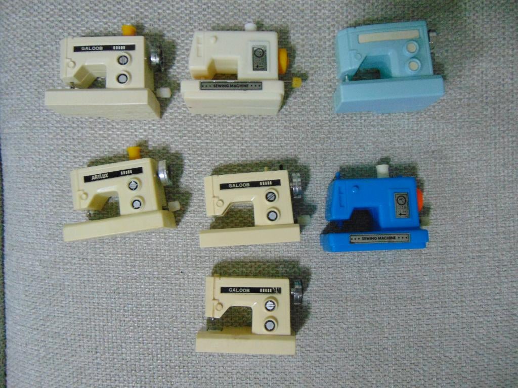 7 stuks opwindbaar Naaimachines Sindy Fleur Barbie, Verzamelen, Poppen, Verzenden, Zo goed als nieuw, Accessoires