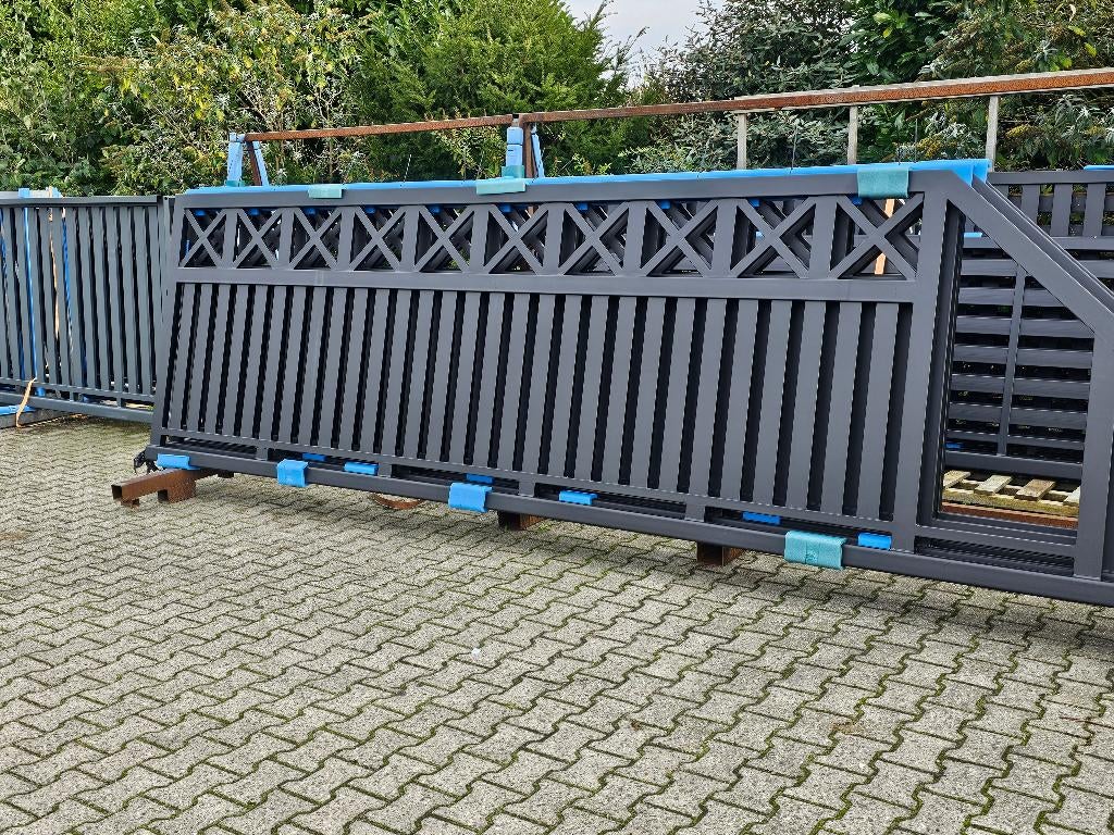 Nieuw model schuifpoort ´Woodlook´ 400x150cm zwart compleet!, Met poort, Nieuw, IJzer, Spijlenhekwerk