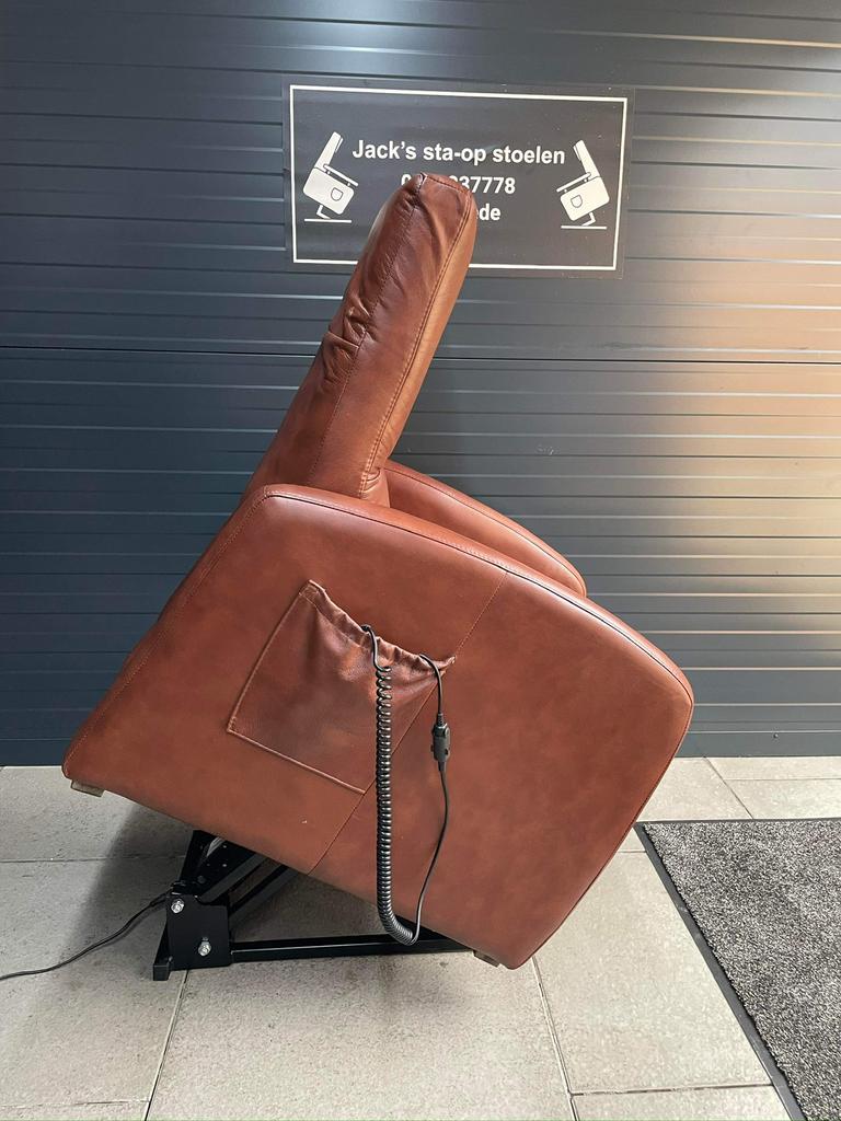 Sta op stoel merk doge, Huis en Inrichting, Fauteuils, Minder dan 75 cm, Leer, Ophalen of Verzenden, Zo goed als nieuw