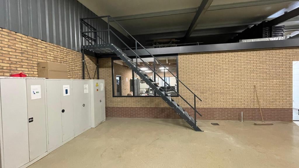 stalen trappen nieuw en gebruikt now101, Ophalen, 2 tot 4 meter