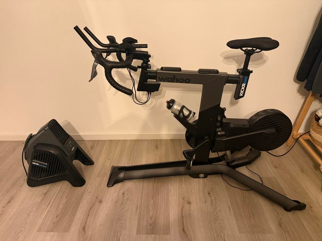 Wahoo Kickr Bike met Headwind - Zo goed als nieuw, Ophalen, Zo goed als nieuw, Overige typen