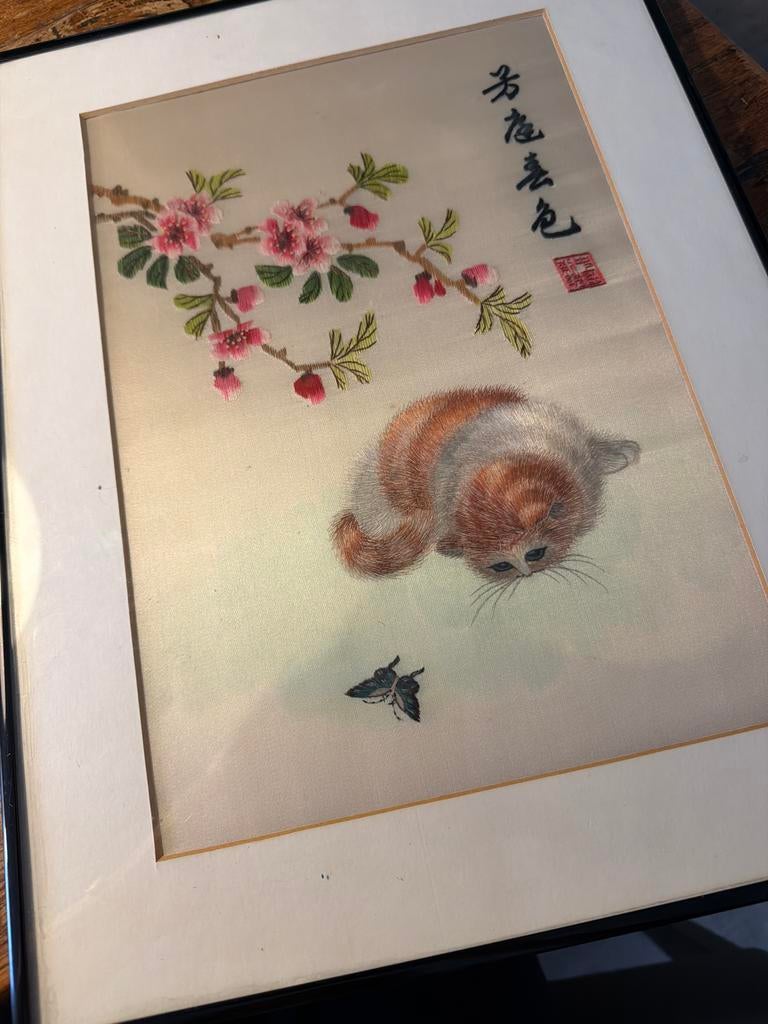 Chinees borduurwerk: Katje en vlinder, Antiek en Kunst, Ophalen of Verzenden