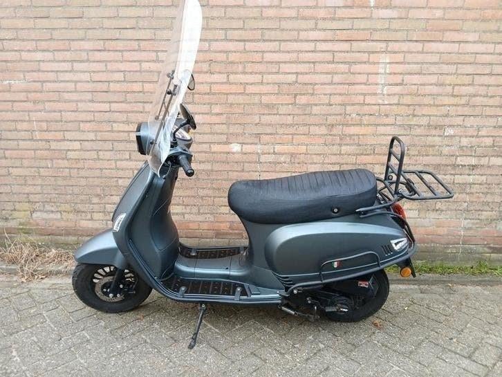 Senzo Rivalux S Special Edition Matgroen Scooter, Ophalen, Zo goed als nieuw, Overige typen, Overige merken