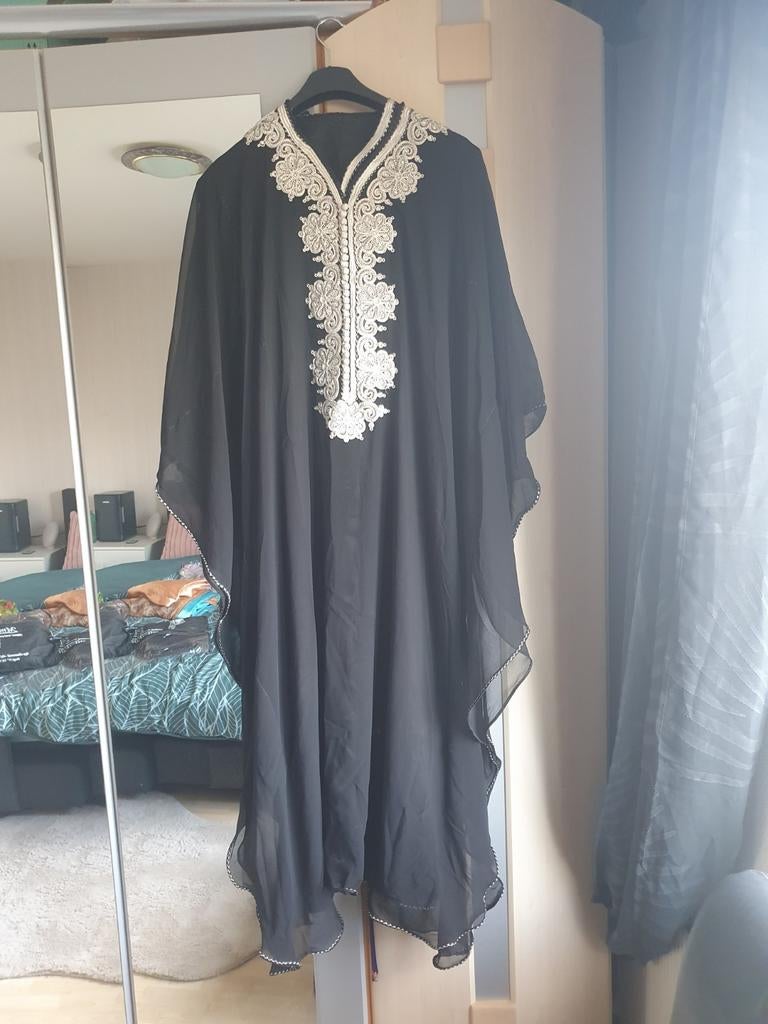 Heel mooie Zwart  marokaanse  Abaaya  met steentjes, Ophalen of Verzenden, Zwart, Overige typen
