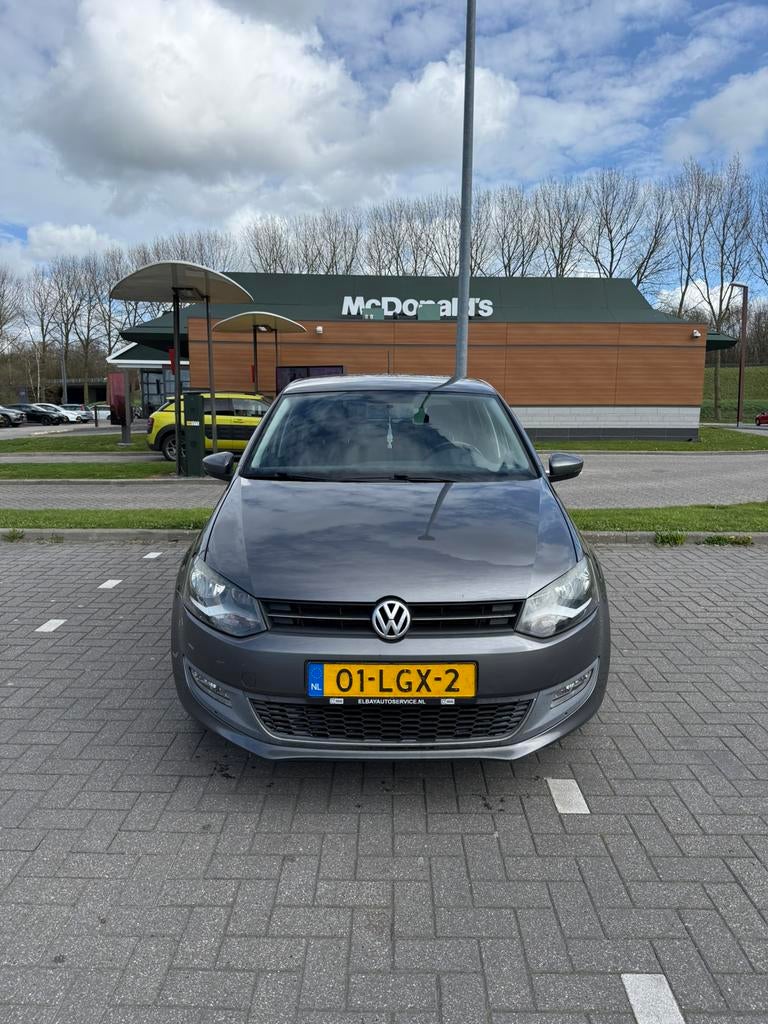 Volkswagen Polo 1.2 TSI 77KW 2010 6-bak Grijs, Auto's, Voorwielaandrijving, 40 €/maand, 1200 kg, Handgeschakeld