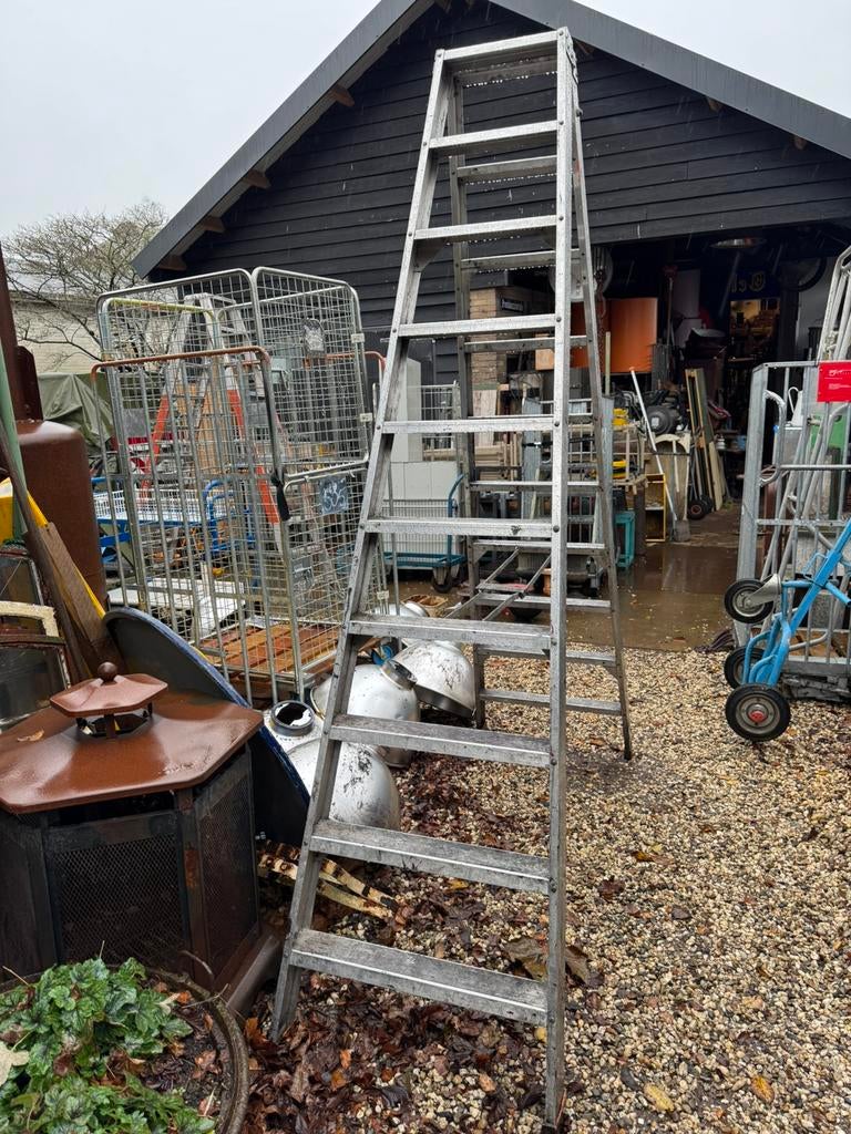 Aluminium trap ladders hoog, Ophalen