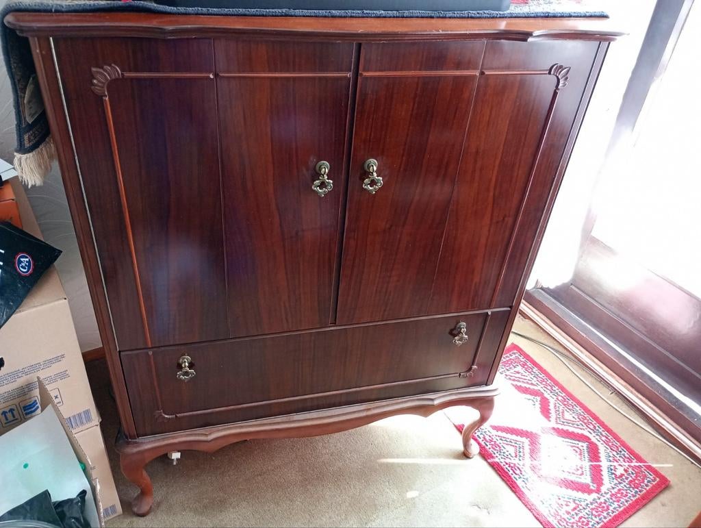 Queen Anne, Mahoniehouten TV-kast, Ophalen