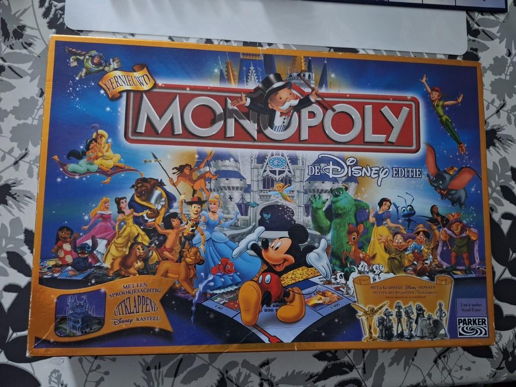 Monopoly. De Disney Editie. Met Uitklapbare Kasteel.Compleet, Vijf spelers of meer, Ophalen of Verzenden, Zo goed als nieuw, Parker