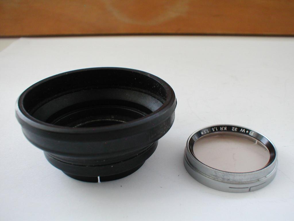 B+W 32mm skylight filter met 32mm zonnekap, Gebruikt, Minder dan 50 mm, B&W, UV-filter