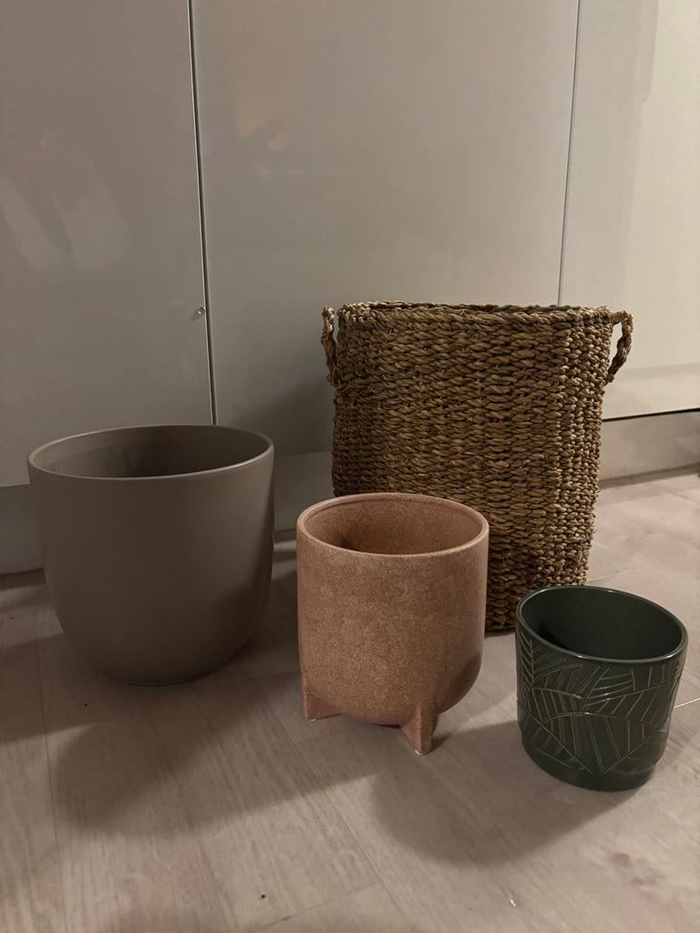 Diverse Bloempotten Set: Mand, Bruingrijs, Roze, Groen, Tuin en Terras, Overige materialen, Gebruikt, Rond, Binnen