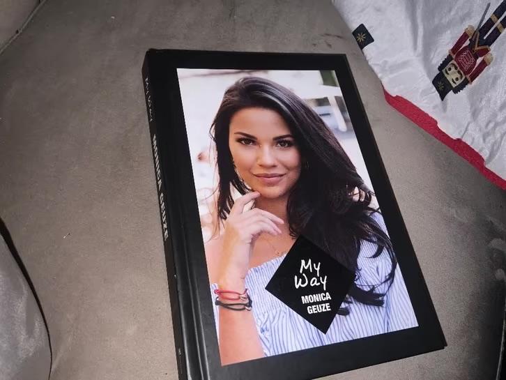 my way monica geuze, Boeken, Ophalen of Verzenden, Zo goed als nieuw, Mode algemeen