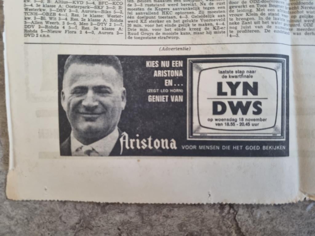 Reclame Aristona met voetbal scheidsrechter Leo Horn (1970), Ophalen of Verzenden, 1960 tot 1980, Knipsel(s)