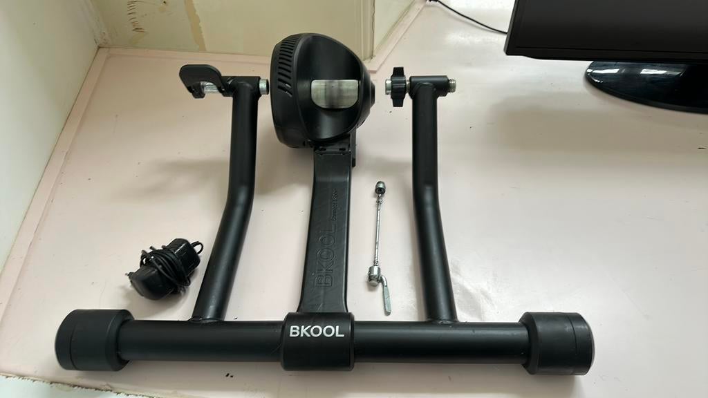 Bkool Smart Pro fietstrainer - Gebruikt, perfect werkend, Sport en Fitness, Wielrennen, Ophalen, Gebruikt, Overige typen