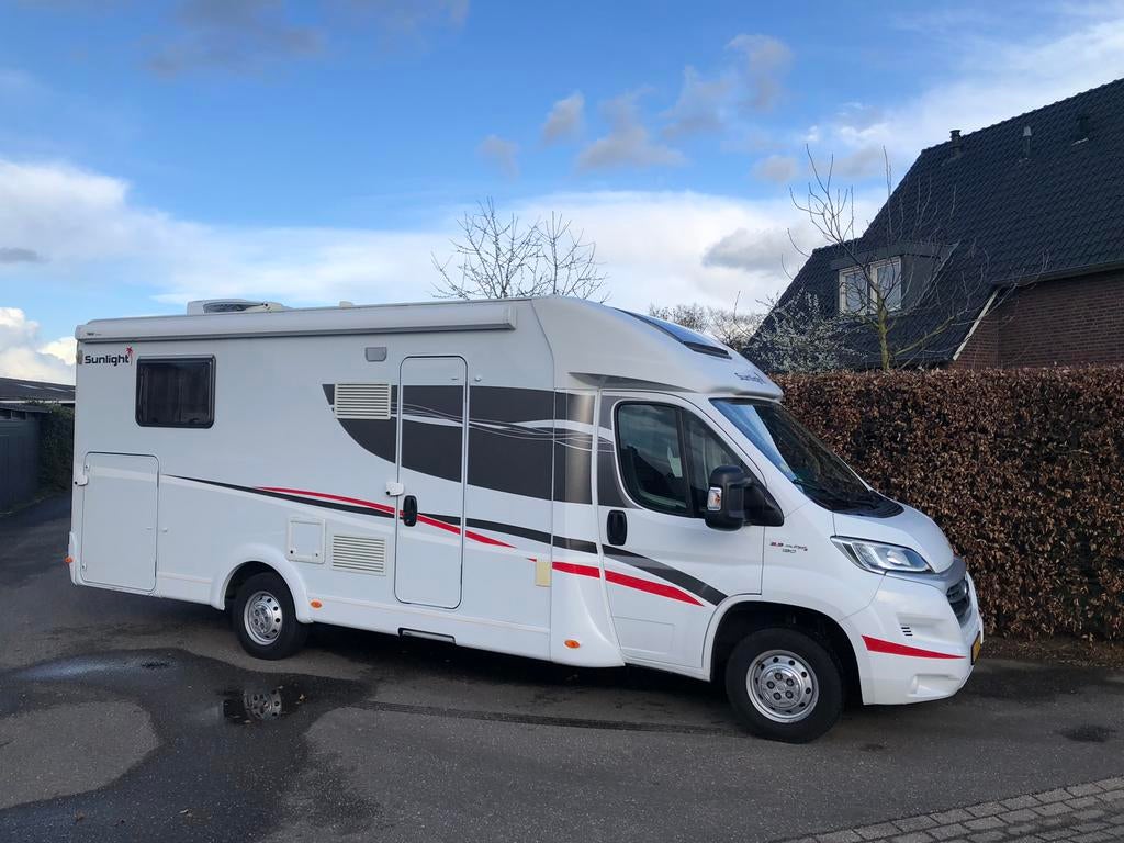 Nieuwstaat Sunlight T68 ENKELE BEDDEN + HEFBED XXL garage, Caravans en Kamperen, 7 tot 8 meter, Particulier, Hymer, Half-integraal