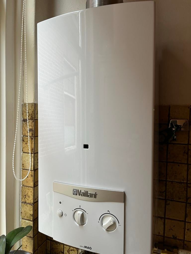 Vaillant Geiser atmoMAG 2021 - Zo goed als nieuw, Doe-het-zelf en Verbouw, Ophalen, Aardgas, Geiser, Minder dan 20 liter