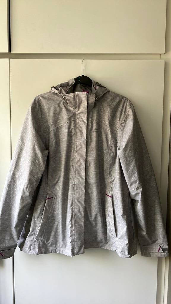 Quechua. Grijs dames regenjack/-jas. Maat XL, Ophalen of Verzenden, Zo goed als nieuw, Maat 56/58 (XL), Grijs