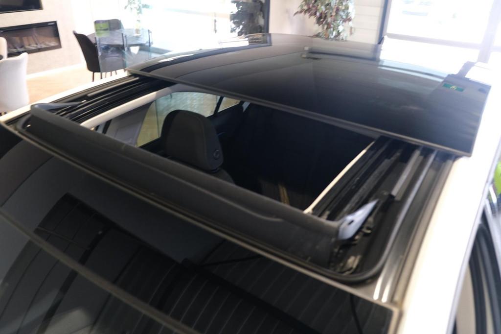 Volkswagen Golf 1.5 TSI 8.5 Life Edition Pano Apple Carplay, Voorwielaandrijving, Stof, 4 cilinders, 116 pk