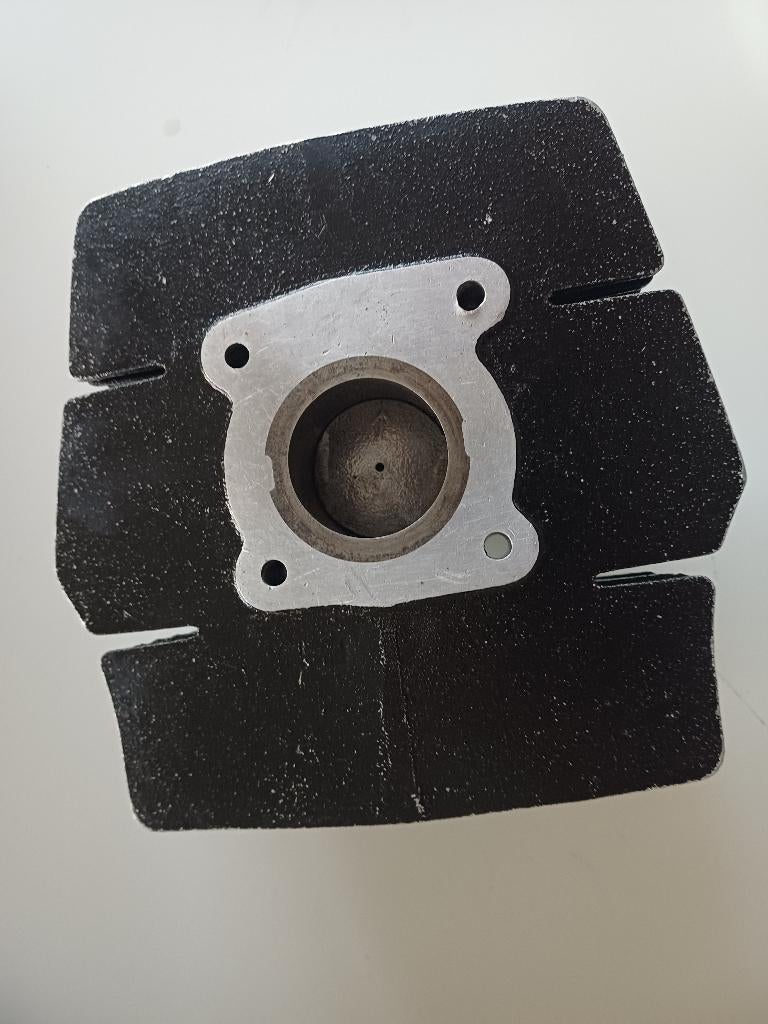 Suzuki cilinder met zuiger in gebruikt staat, Ophalen of Verzenden, Gebruikt, Cilinder, Overige merken