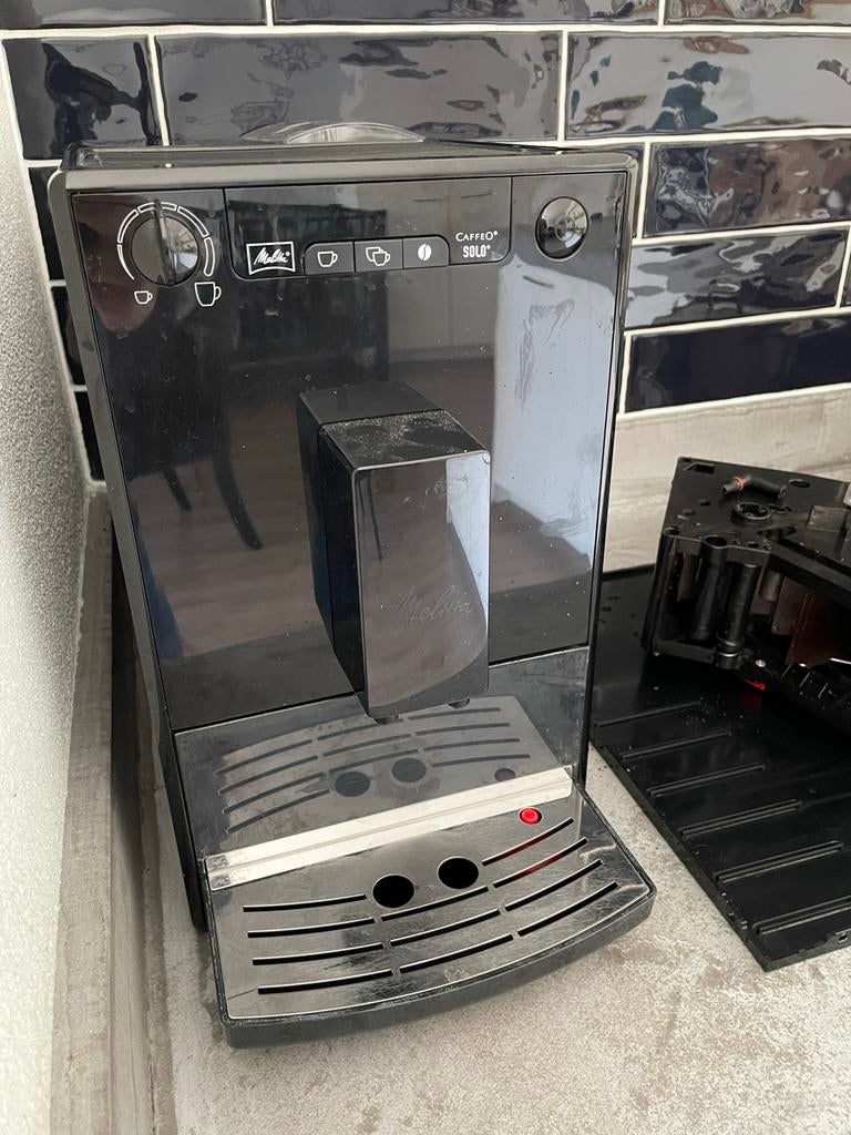 Defecte Melitta Caffeo Solo koffiemachine, Witgoed en Apparatuur, Afneembaar waterreservoir, Koffiemachine, Niet werkend, Koffiebonen