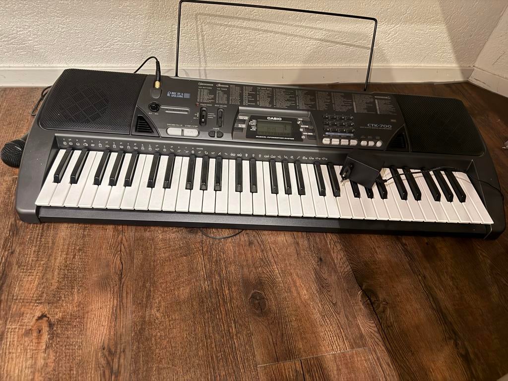 Casio CTK-700 Keyboard met microfoon, Muziek en Instrumenten, Keyboards, Zo goed als nieuw, 61 toetsen, Casio, Aanslaggevoelig