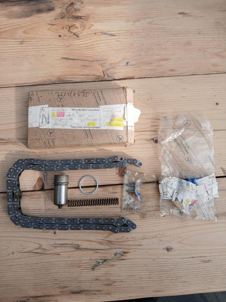 Nieuwe Distributie ketting 124 201 Type Mercedes motor 2.6, Ophalen of Verzenden, Nieuw