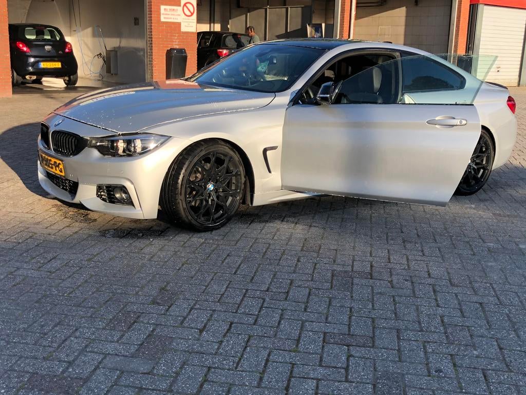 BMW 4-Serie 4-SERIE 2018 Grijs, Auto's, BMW, Automaat, 1998 cc, Achterwielaandrijving, Zwart