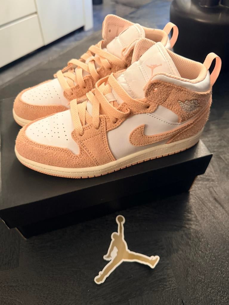 Nike jordan pink, Meisje, Schoenen, Ophalen of Verzenden, Zo goed als nieuw