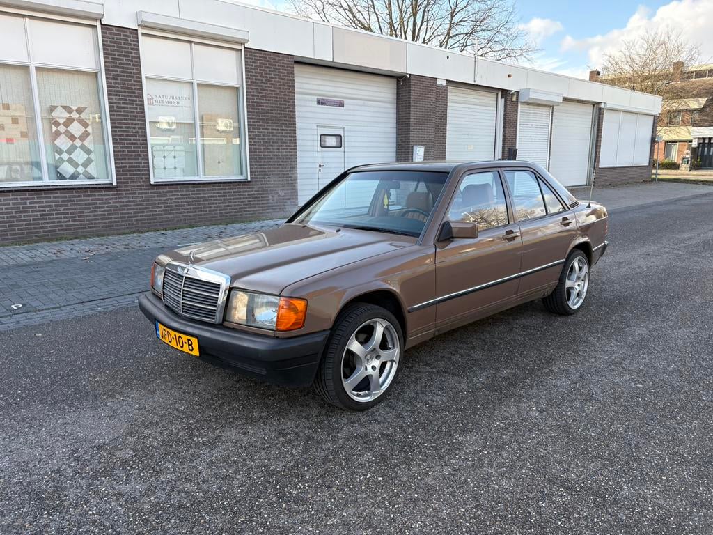 Mercedes 190 DIESEL 1986 Bruin oldtimer, 1983 cc, Bruin, Diesel, 570 kg