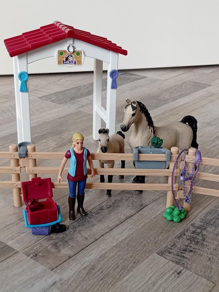 Schleich stal met Arabieren en verzorgster, Ophalen of Verzenden, Gebruikt