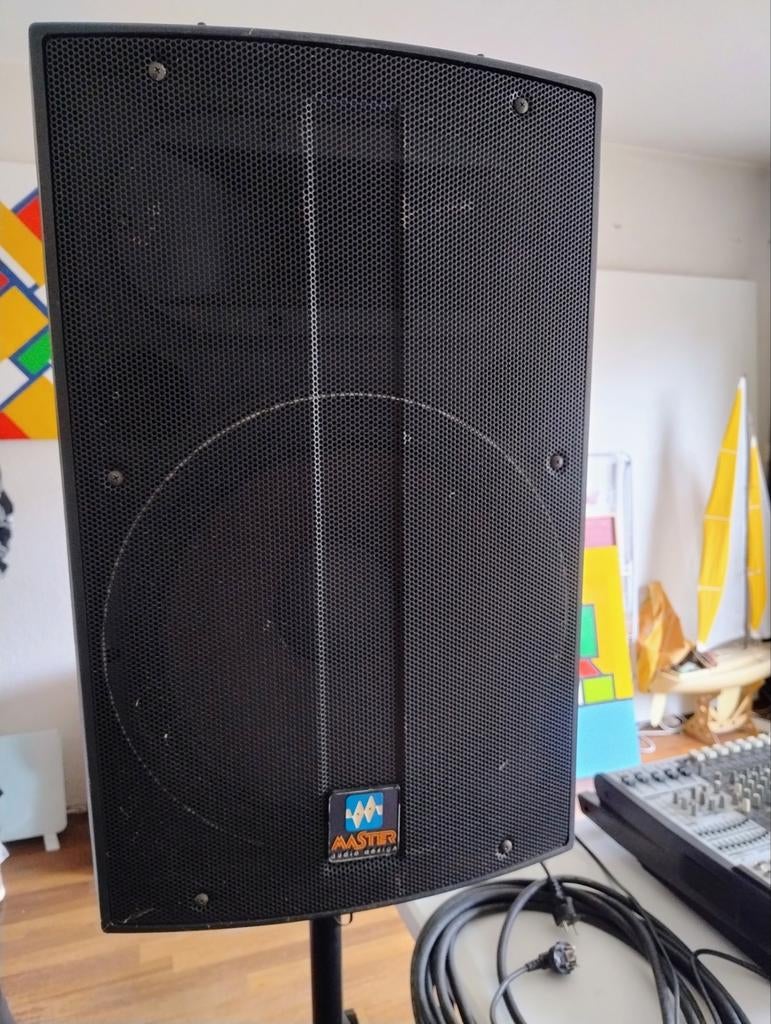 2 Master Audio Design M-15 speakers met statieven, Gebruikt, 120 watt of meer, Front, Rear of Stereo speakers, Ophalen