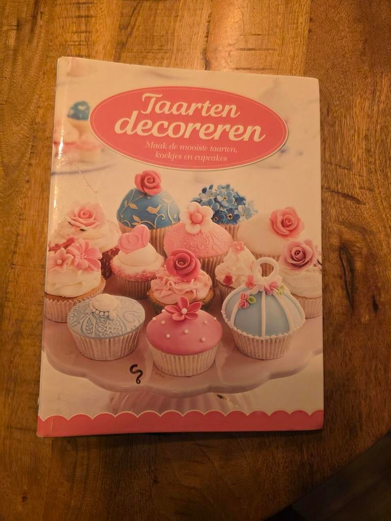 Taarten Decoreren DeAgostini - Maak de mooiste taarten, Gelezen, Deagostini, Ophalen of Verzenden, Taart, Gebak en Desserts