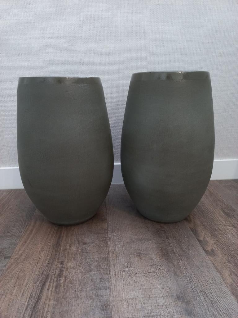 2  mooie grote bloempotten, Ophalen, Rond, Zo goed als nieuw, Minder dan 25 cm