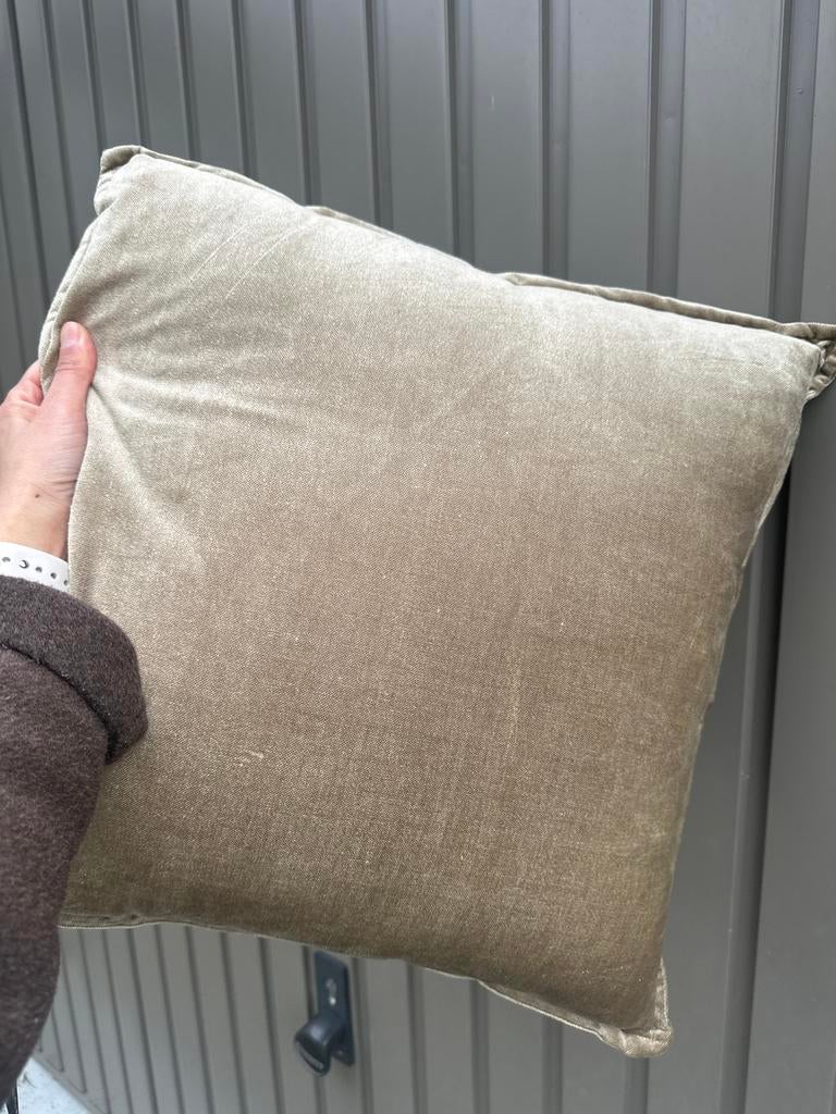 Taupe kleur kussen Diga Colmore 50x50, Ophalen of Verzenden, Gebruikt, Overige kleuren, Vierkant