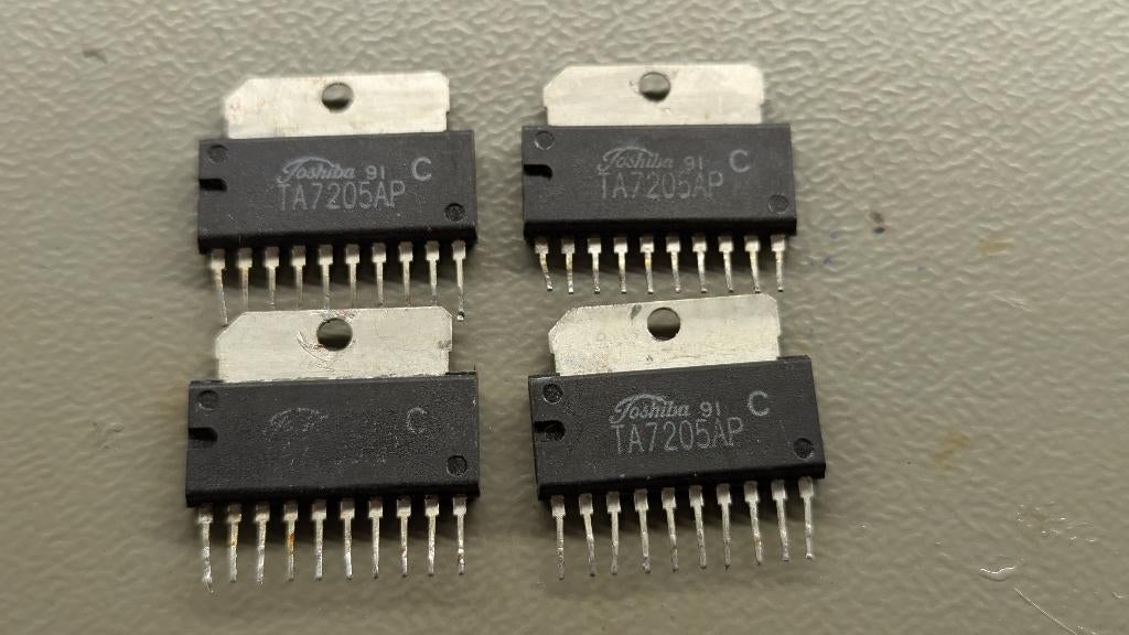 Toshiba TA7205AP 4 stuks gebruikt SIP audio amplifier, Ophalen of Verzenden