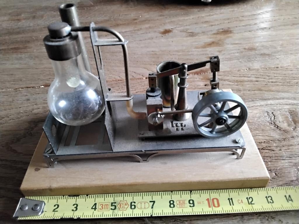 Miniatuur  stoommachine  met glazen watertankje, Ophalen of Verzenden, Groter dan 1:32