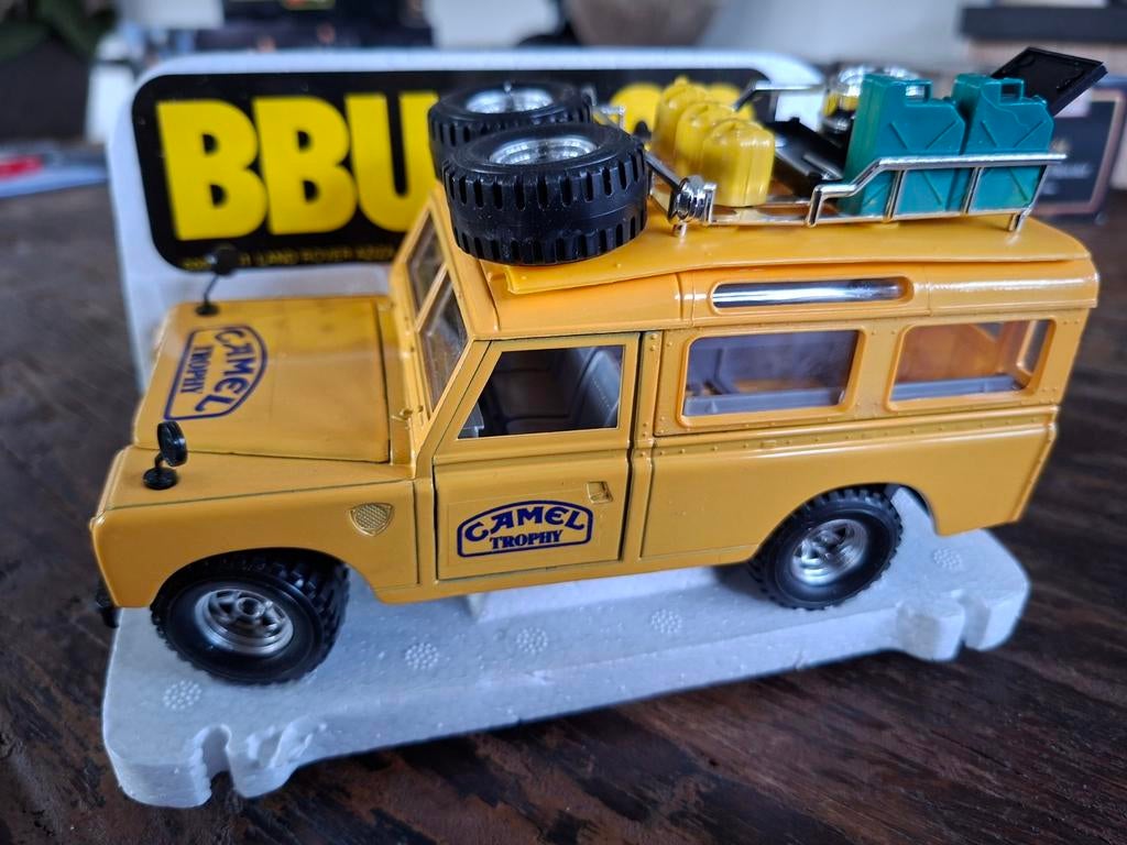 Burago Land Rover Aziza Camel Trophy 1:25 - CD 0161, Hobby en Vrije tijd, Ophalen of Verzenden