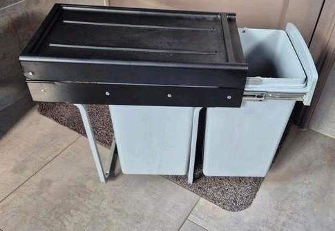 Uitschuifbare prullenbak met twee bakken, Ophalen, Kunststof, Minder dan 50 cm