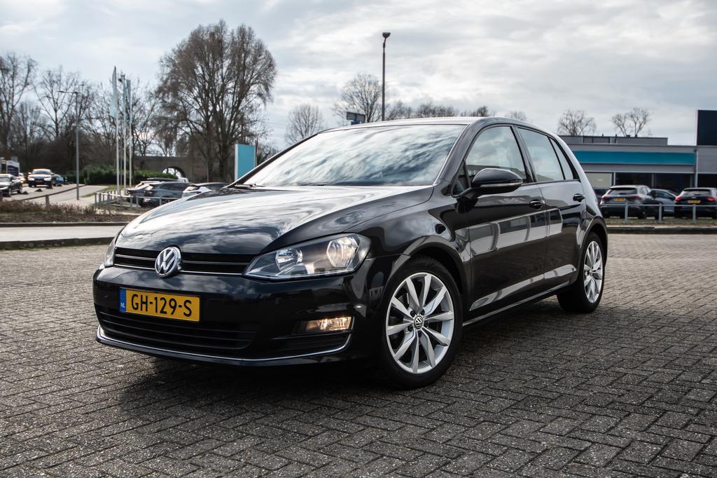 Volkswagen Golf 7 1.2 TSI 77KW 5D 2015 Zwart, Auto's, Voorwielaandrijving, 4 cilinders, Zwart, Origineel Nederlands